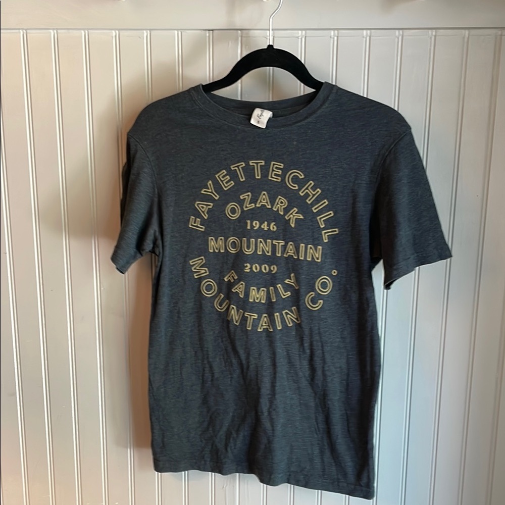 Fayettechill, Ozark Mountain Family tee size small